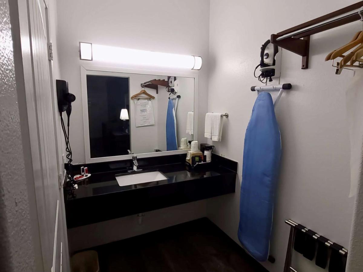 Super 8 By Wyndham Forney/East Dallas Екстериор снимка